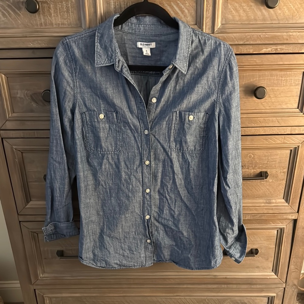 Old Navy Women’s Blue Denim Button Down Shirt